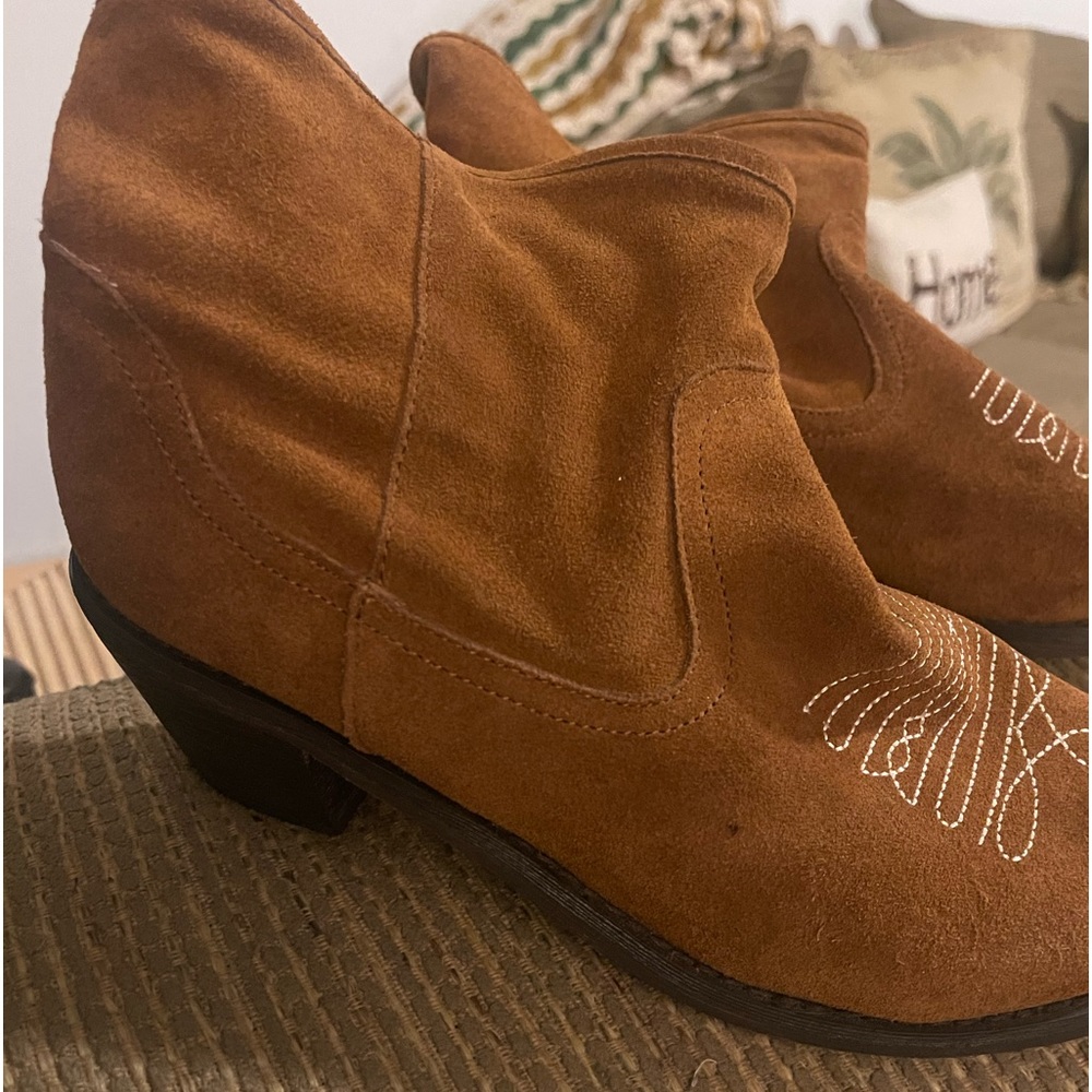 New Skechers Suede Leather Ankle Booths Size 10